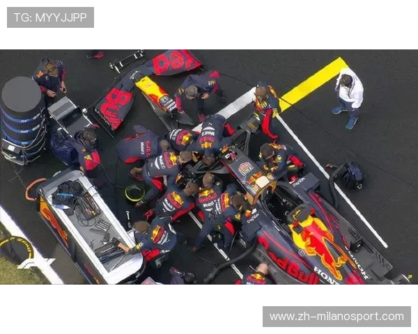 红牛车队修车进展：受损部件从总部空运，力争最后测试日